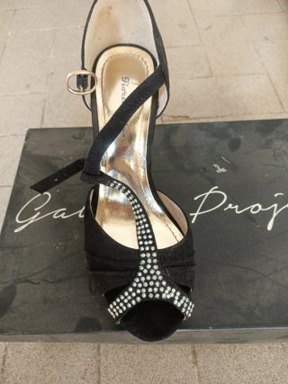 Scarpe eleganti nere con strass
