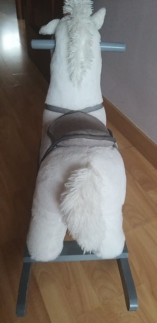 Caballito balancín blanco con sonidos