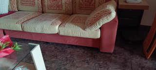Sofá rinconera beige y rojo
