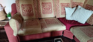 Sofá rinconera beige y rojo