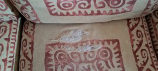 Sofá rinconera beige y rojo