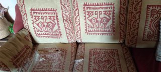 Sofá rinconera beige y rojo