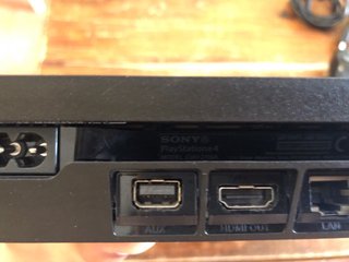 Consola PS4 Slim 500GB + Mando y Cables