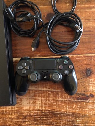 Consola PS4 Slim 500GB + Mando y Cables
