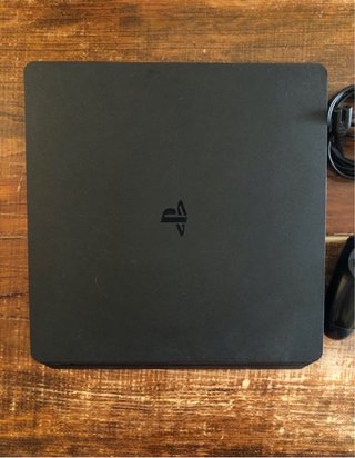 Consola PS4 Slim 500GB + Mando y Cables