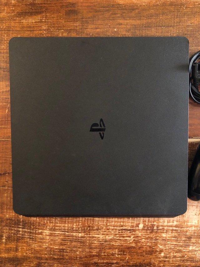 Console PS4 Slim 500GB + Controller e Cavi
