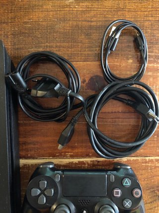 Consola PS4 Slim 500GB + Mando y Cables
