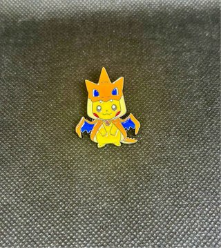 Spilla Pikachu Charizard smaltata Pokemon