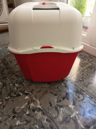 Arenero para gatos blanco y rojo nuevo,sin usar