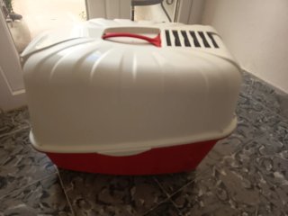 Arenero para gatos blanco y rojo nuevo,sin usar