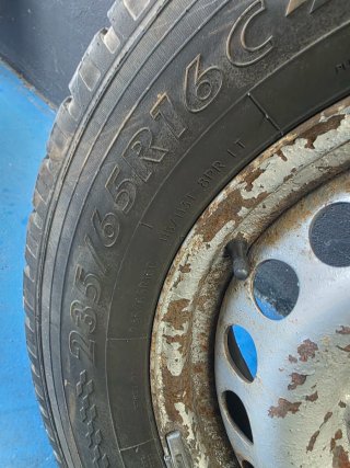 Neumáticos 235/65 R16 115/113T