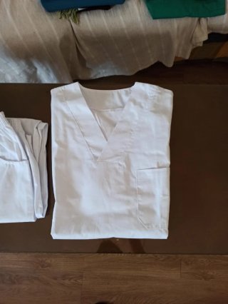 Ropa sanitaria hombre blanca talla L