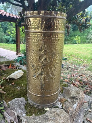 Paragüero de latón con águila
