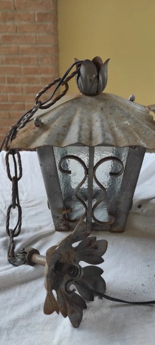 Lampade vintage in metallo e vetro