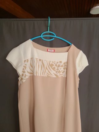 Vestido Beige y Blanco Talla 50