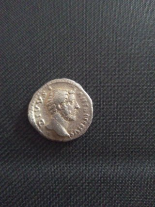 Moneda antigua romana plata