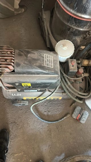 Compresor Lt.24 HP 2 con manguera