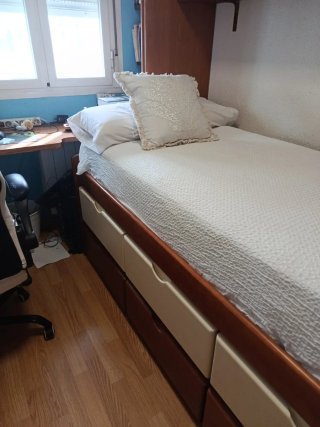 Cama nido con cajones de madera maciza.