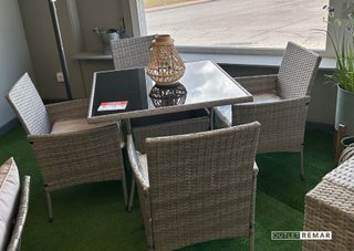 Conjunto Mesa Cuadrada + 4 Sillas de Ratan jardin