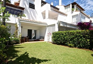 Casa adosada en alquiler en Los Monteros - Bahía de Marbella en Marbella