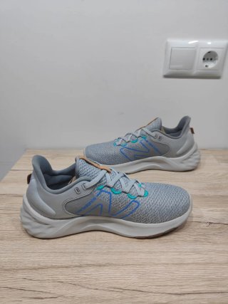 New Balance fresh foam roav V2 Gris/Azul 42,5