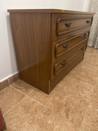 Cómoda de madera con 3 cajones