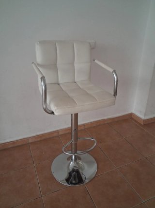 Taburete blanco extensible metal y piel sintética