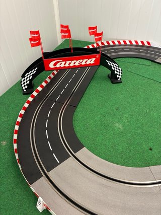 Circuito Carrera Analógico 1/32-1/24 con 2 Mustang