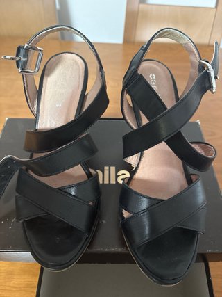 Zapatos de tacón negros para mujer
