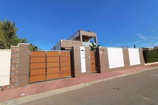 Chalet en venta en La Siesta - El Salado - Torreta en Torrevieja