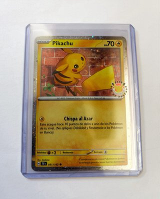 Carta Pokémon Pikachu 30 aniversario Holo Swirl