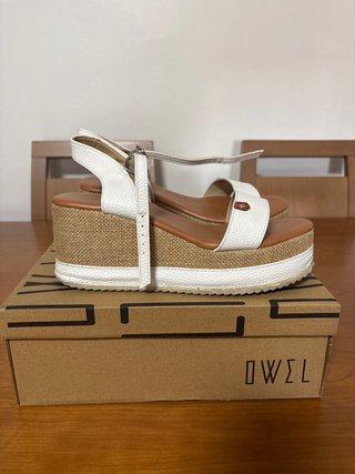 Sandalias cuña blancas y marrón Talla 38