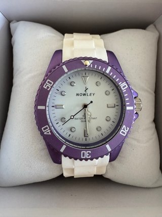 Reloj Nowley Morado y Blanco