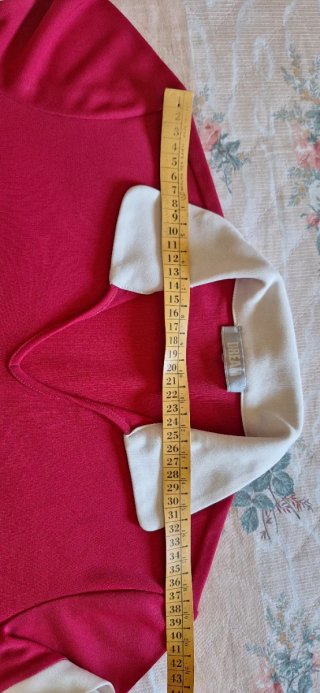 T-shirt rossa DREAM con colletto bianco