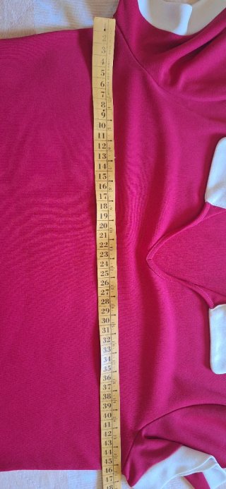 T-shirt rossa DREAM con colletto bianco