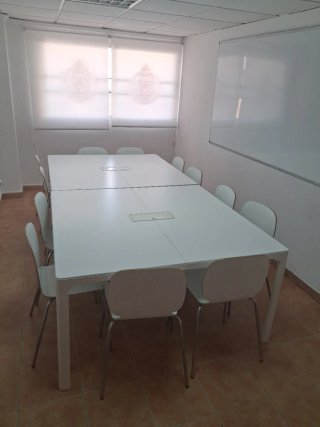Mesa de comedor IKEA cuadrada blanca
