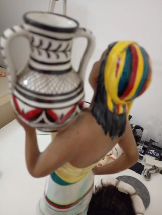 Ceramica Ronzan Donna al Pozzo Anni 40