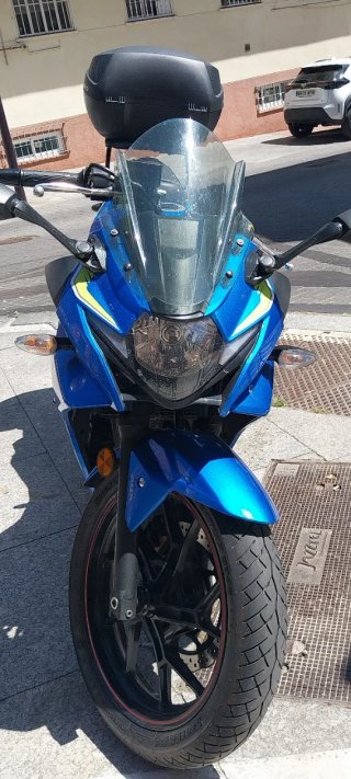 Suzuki GSX 250 R Azul