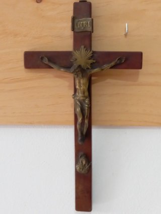 Crucifijo antiguo INRI