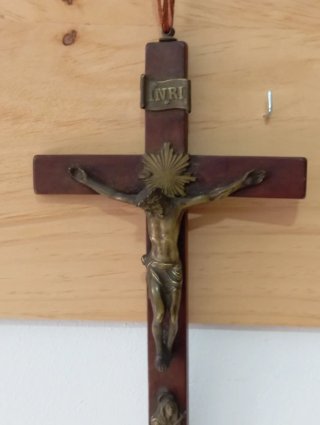 Crucifijo antiguo INRI