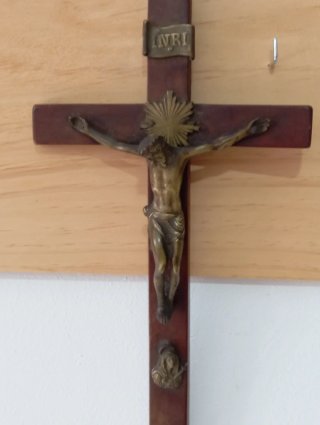 Crucifijo antiguo INRI
