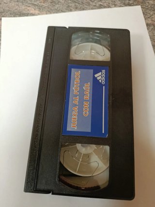 Cinta VHS Juega con Raúl Adidas Casi Nueva