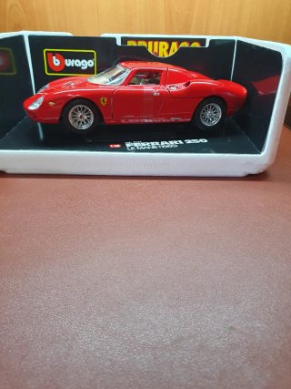 Ferrari 250 Le Mans  Bburago scala da 1/18