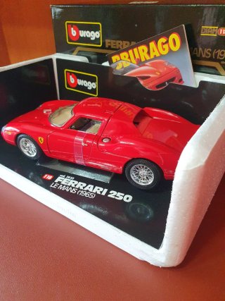 Ferrari 250 Le Mans  Bburago scala da 1/18
