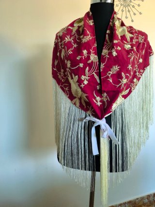 Lote 4 mantones bordados con flecos