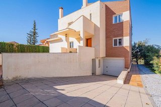 Chalet en venta en Zubia (La)