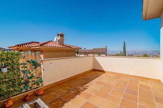 Chalet en venta en Zubia (La)