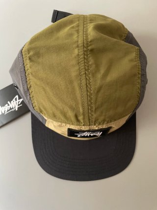 Gorra Stussy 5 paneles gris/verde militar