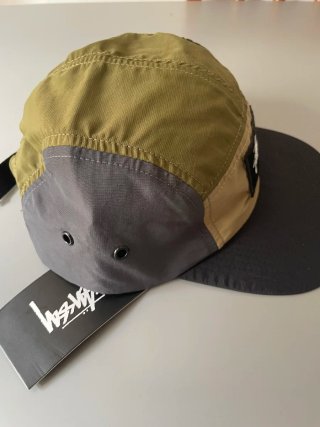 Gorra Stussy 5 paneles gris/verde militar
