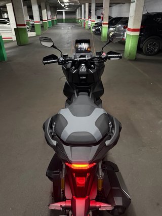 Honda ADV 350 Negra